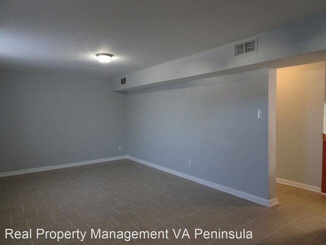 Foto del edificio - 5 br, 1.5 bath House - 1015 Rowe St.