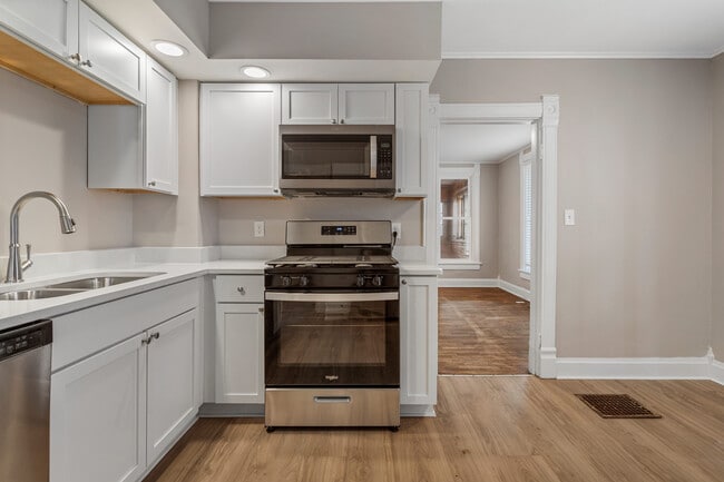 Foto del edificio - 402 E Elm St