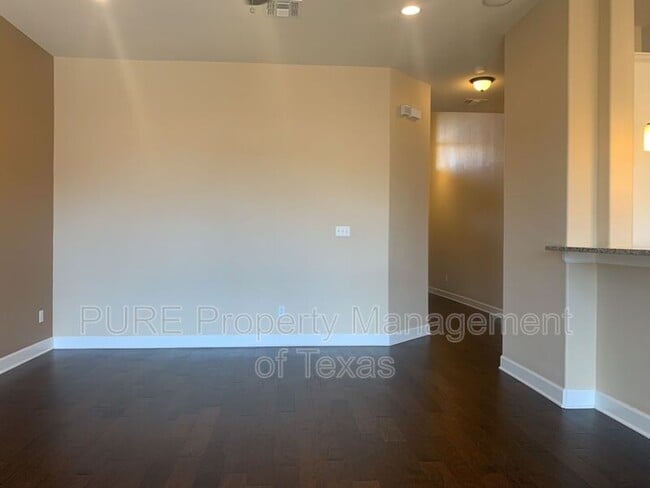 Building Photo - 2956 Santa Rosita Dr