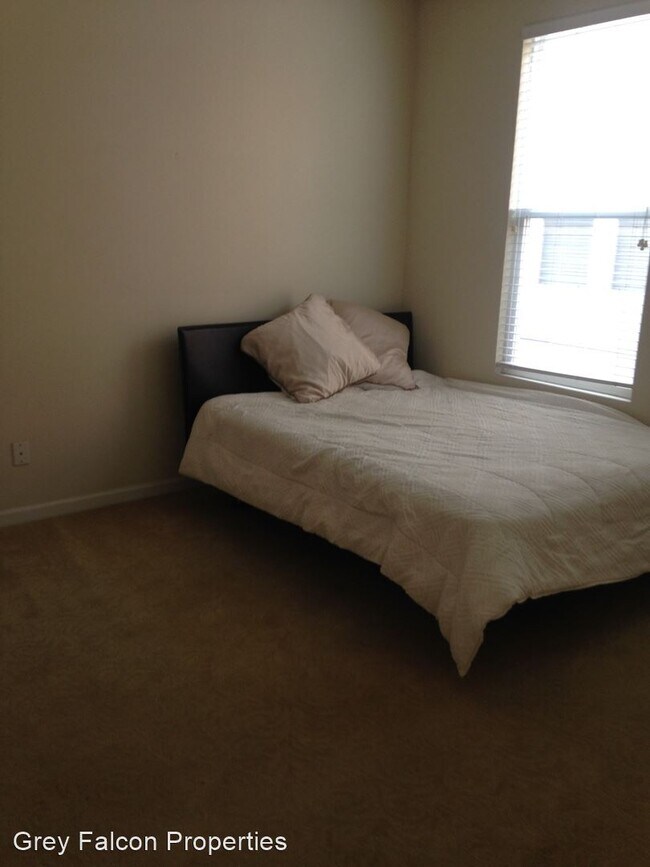 Building Photo - 2 br, 2.5 bath House - 266 Neptune Way