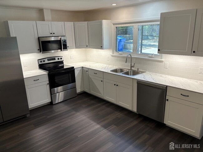 Building Photo - 32 Heston Ave