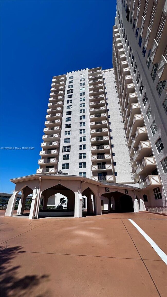 Foto del edificio - 1865 S Ocean Dr
