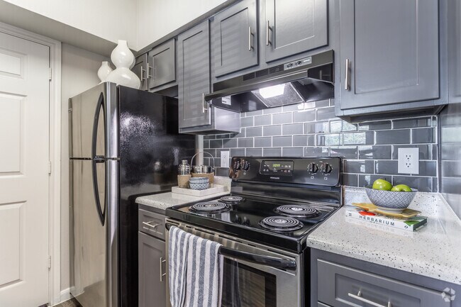 1BR, 1BA - 669SF - Breakers at Windmill Lakes