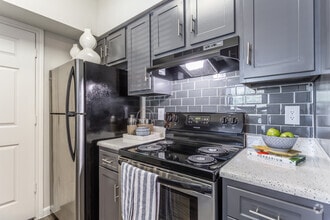 1BR, 1BA - 669SF - Breakers at Windmill Lakes