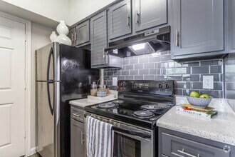 1BR, 1BA - 669SF - Breakers at Windmill Lakes