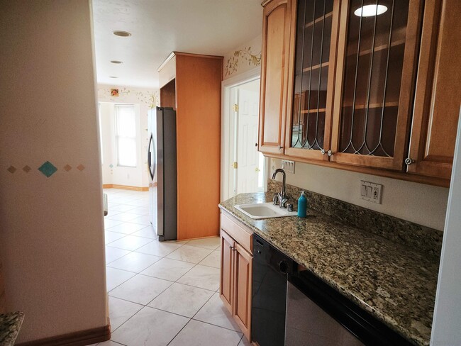 Building Photo - 6421 Lochmoor Dr