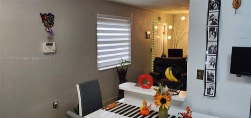 Foto del edificio - 4300 SW 67th Ave