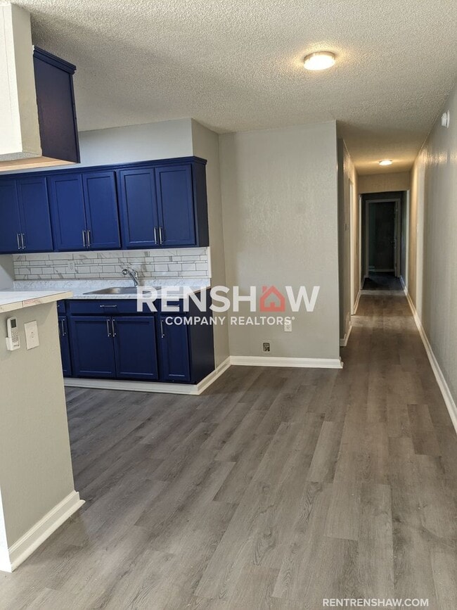 Building Photo - Holiday Special - Free January Rent with a...