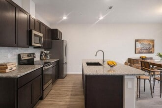 Building Photo - 529 S Quillan Pl