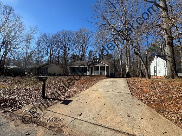 Primary Photo - House in Mint Hill with deck out back