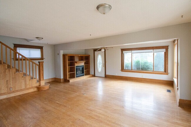 Foto del edificio - 1321 3rd Ave NW