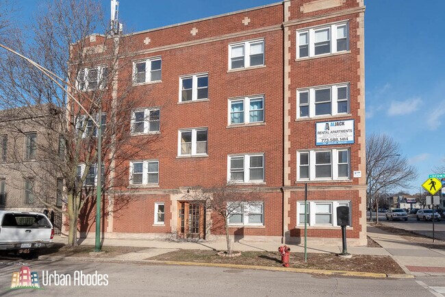 Building Photo - 1604 W Berwyn Ave