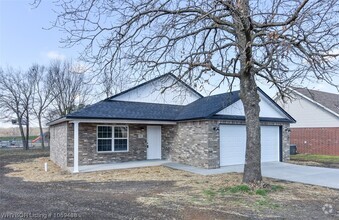 Building Photo - 115 Lanita Dr