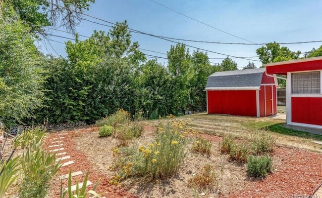 Photo - Large Aurora Lynn Knolls Home