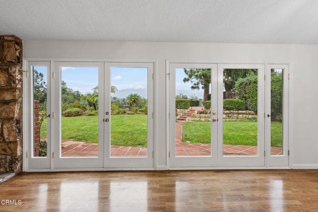 Foto del edificio - 1370 Cresthaven Dr