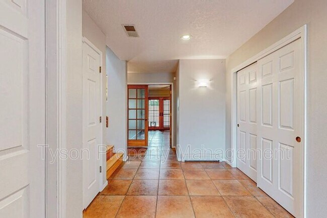 Building Photo - 2425 Northwest Cir NW