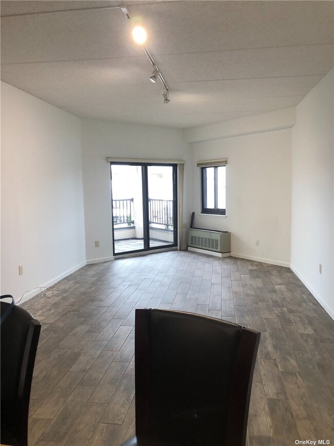 Building Photo - 725 Miller Ave