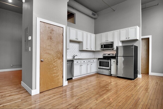 Building Photo - Skin that Sparkles