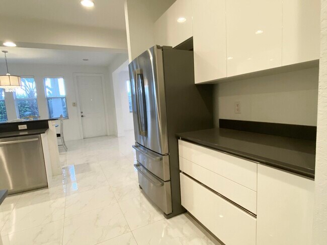 Foto del edificio - 850 Millbrae Ct