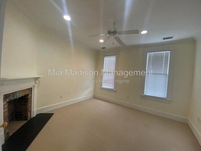 Foto del edificio - 302 E 33rd St