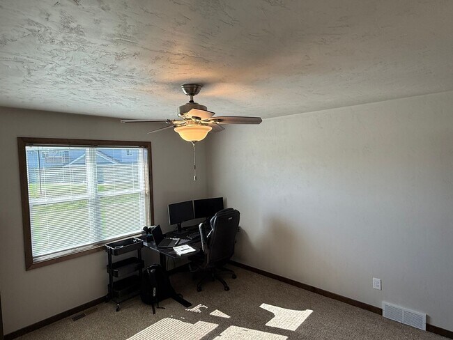 Foto del edificio - 4534 Cherryvale Ave