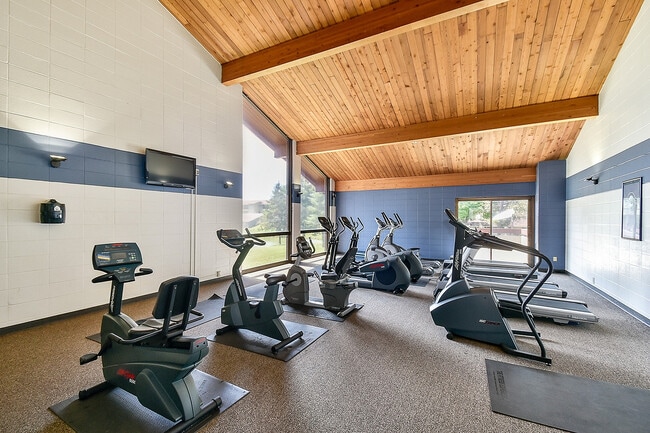 Gimnasio - Harbor Pointe Apartments