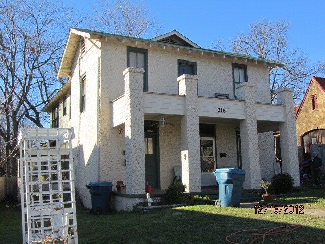 Building Photo - 218 Maple Street