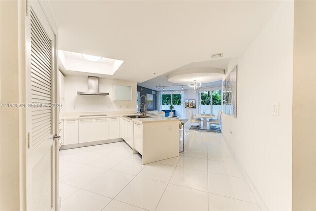 Building Photo - 200 Sunny Isles Blvd