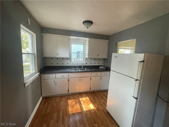 Building Photo - 26870 Farringdon Ave