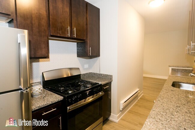 Foto del edificio - 703 W Brompton Ave