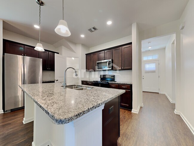 Building Photo - 11 Crabapple Cir