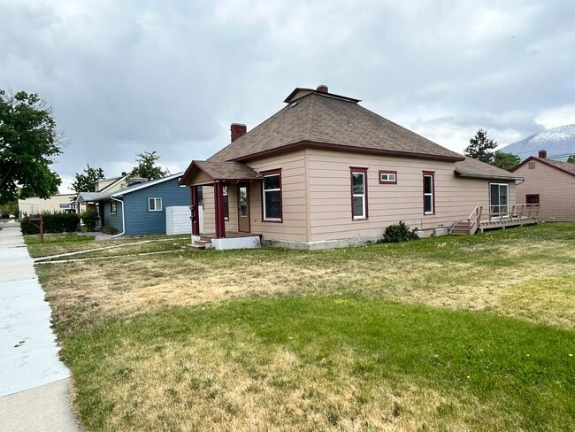 Building Photo - 4 bed 2 bath home in the Heart of Hamilton