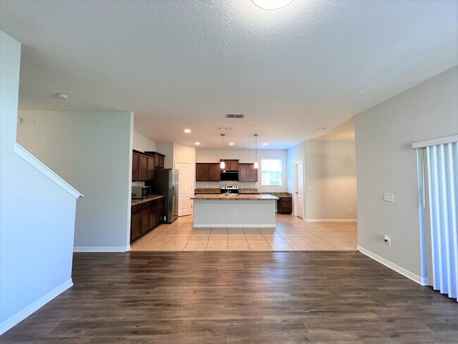Building Photo - GORGEOUS SINGLE FAMILY HOME!