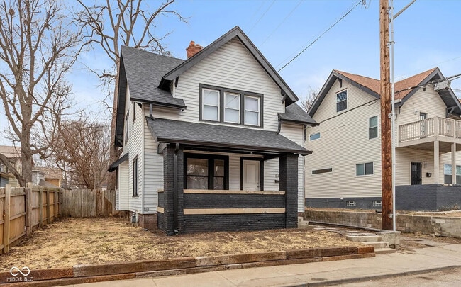 Photo - 642 E 31st St House