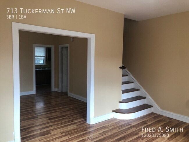 Building Photo - 3 Bedroom Townhouse In Brightwood Availabl...