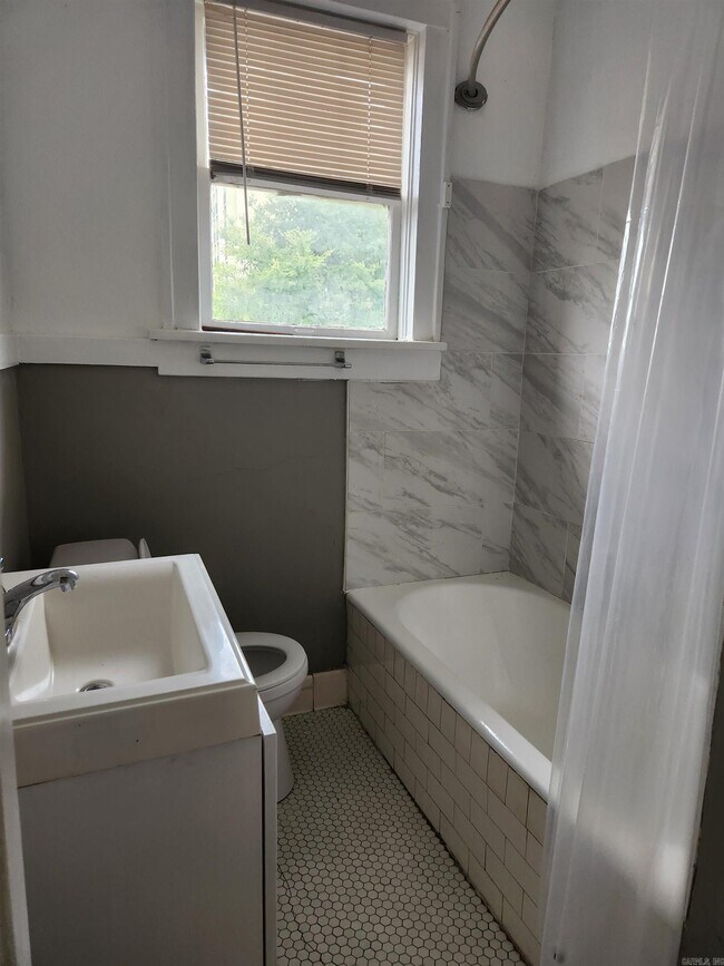 Foto del edificio - 408 E 9th St