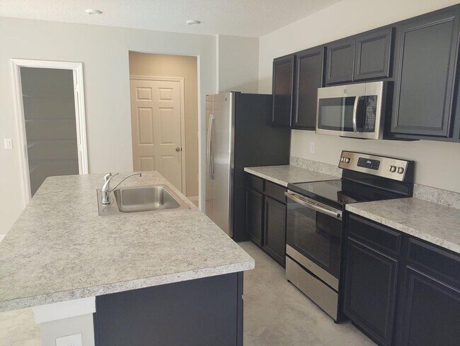 Foto del edificio - 3343 Madison Square Ln