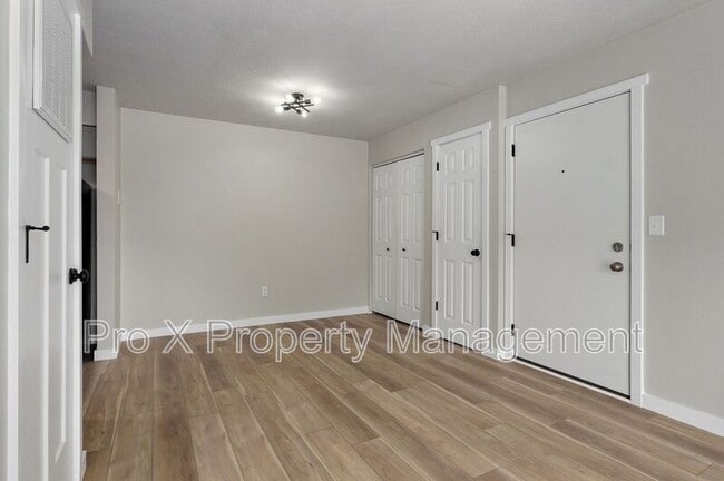 Building Photo - 2213 E Macs Ct