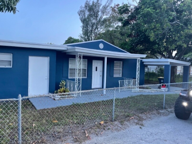 Foto principal - 525 SW 1st St