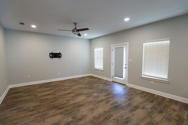 Building Photo - 3220 Tuna Rd