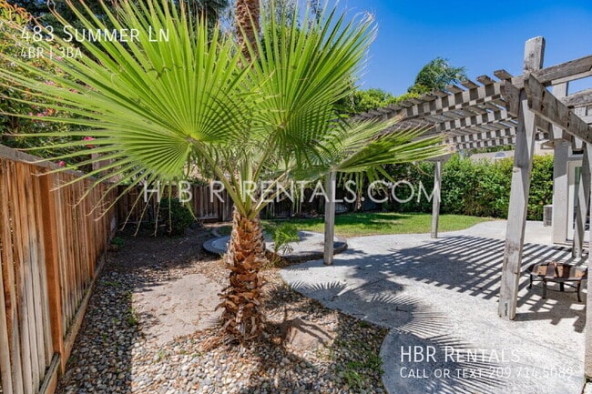 Foto del edificio - 483 Summer Ln