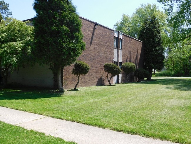 Building Photo - 670 King St