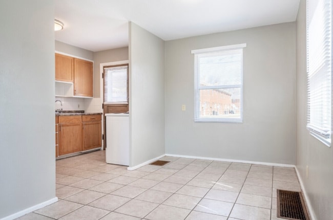 Building Photo - 2141 Garfield Ave