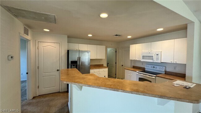 Building Photo - 706 Kismet Pkwy E