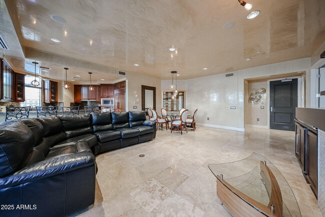 Foto del edificio - 2211 E Camelback Rd