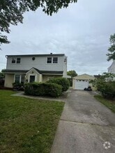 Building Photo - 42 Hollyhock Rd