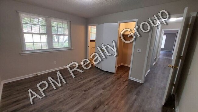 Foto del edificio - Three bedroom home off Wilson Blvd.