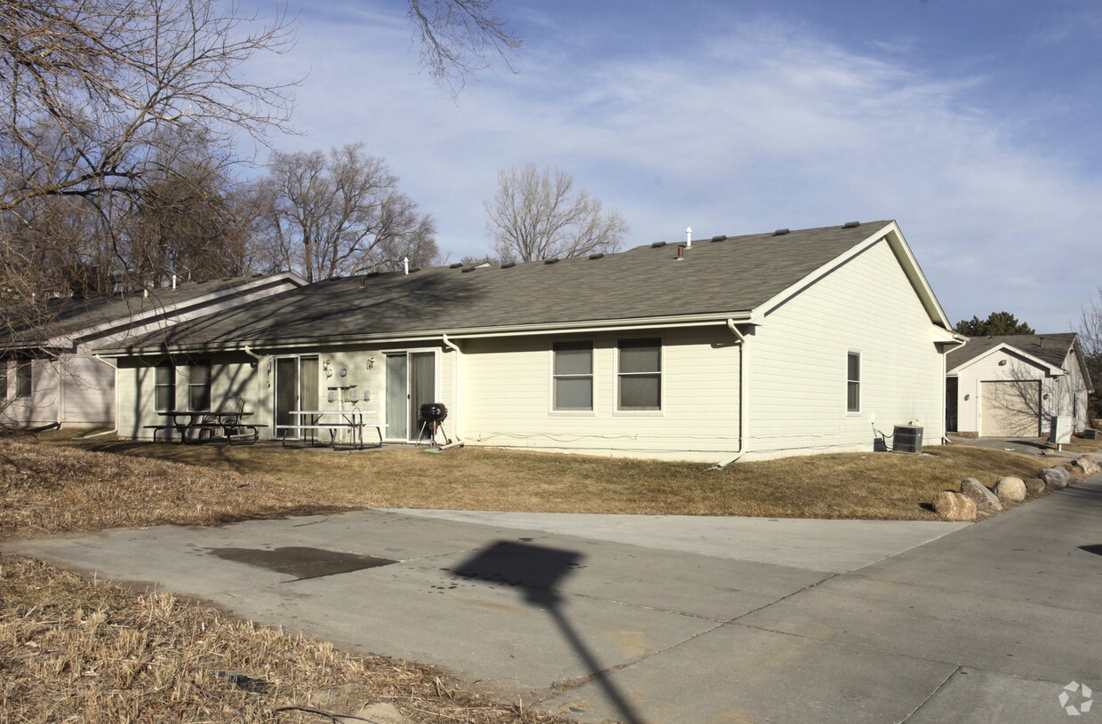 Building Photo - 9125 Redman Plz