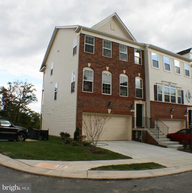 Building Photo - 1716 Thurston Ter