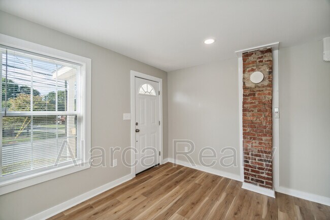 Foto del edificio - 530 N Church St